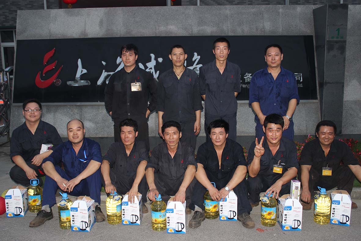 拔河比賽冠軍團(tuán)隊(duì)合影_6.jpg 拔河比賽冠軍團(tuán)隊(duì)合影_6.jpg